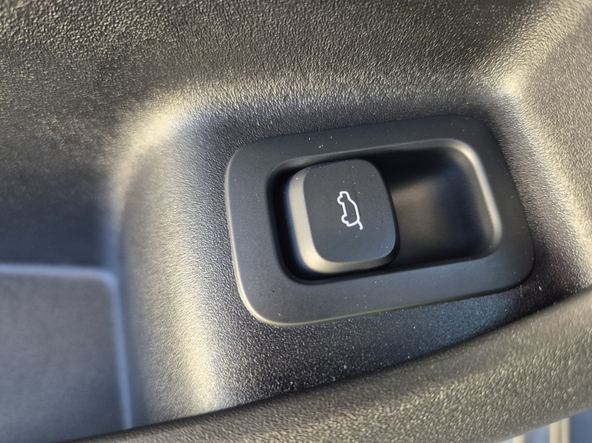 Omoda 9 SHS 9 PHEV [AWD] Premium - Obsidian Jade & Matt blac