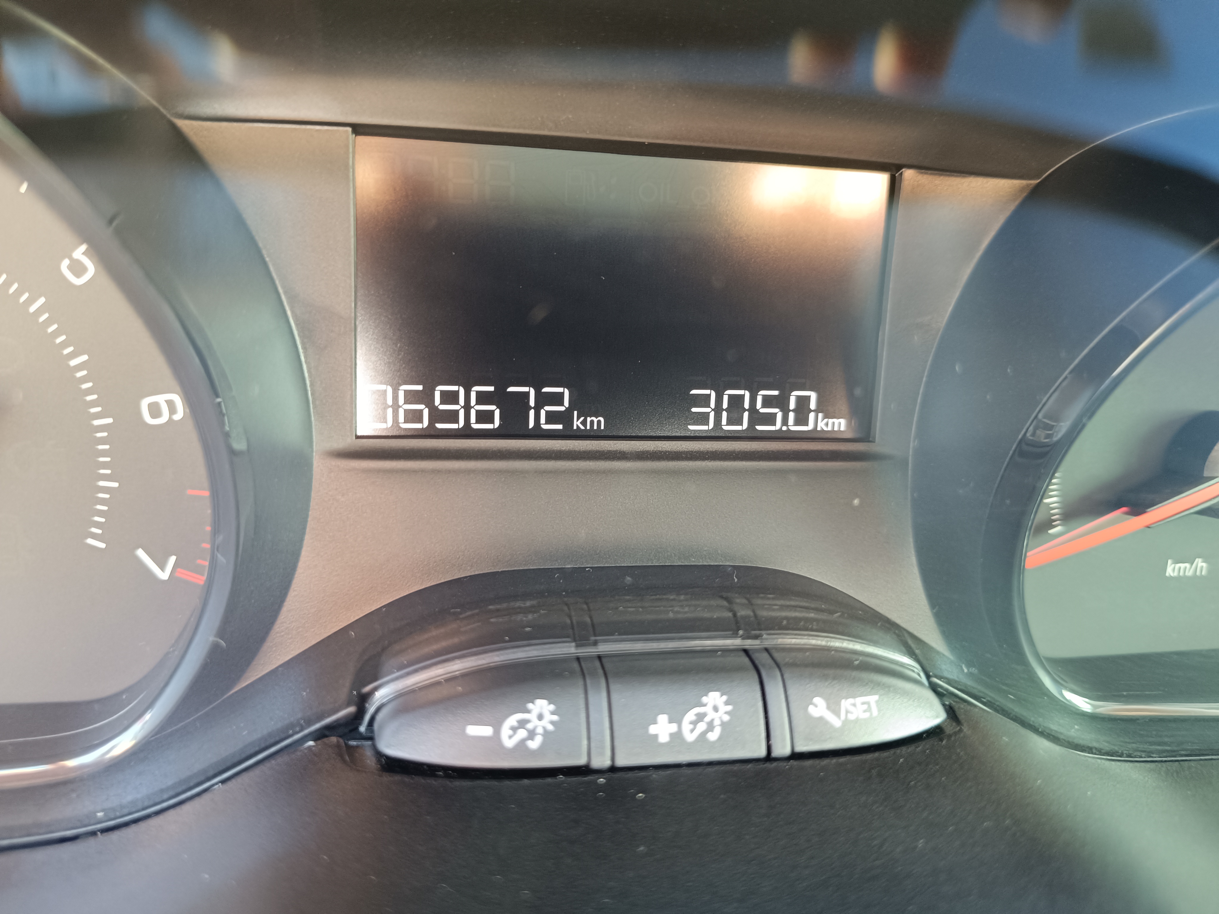 Peugeot 208 1,0i 50 kW r.v. 10/2014