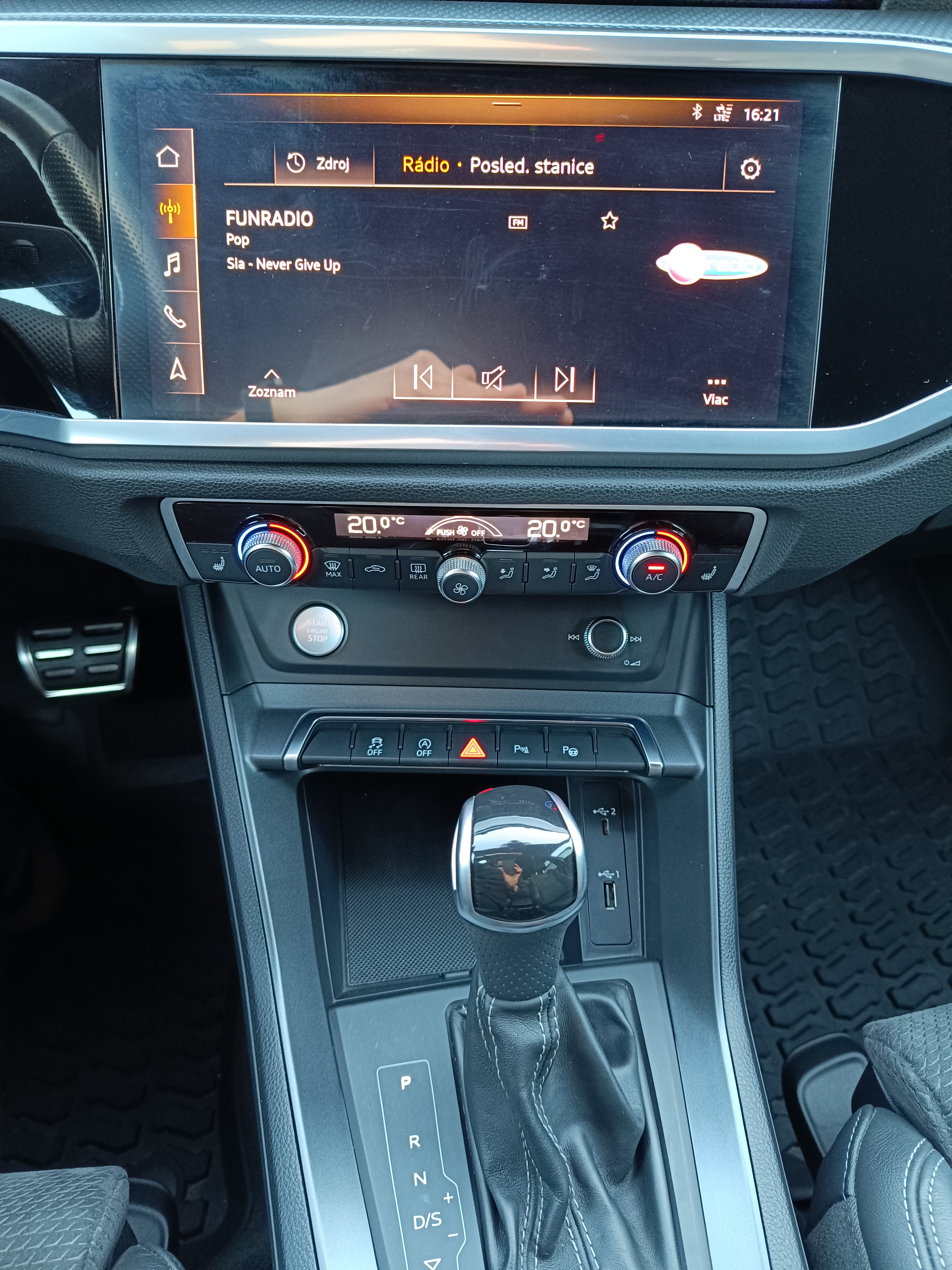 Audi Q3 40 2.0TDI 140 kW S line quattro S tronic, r.v. 8/2019