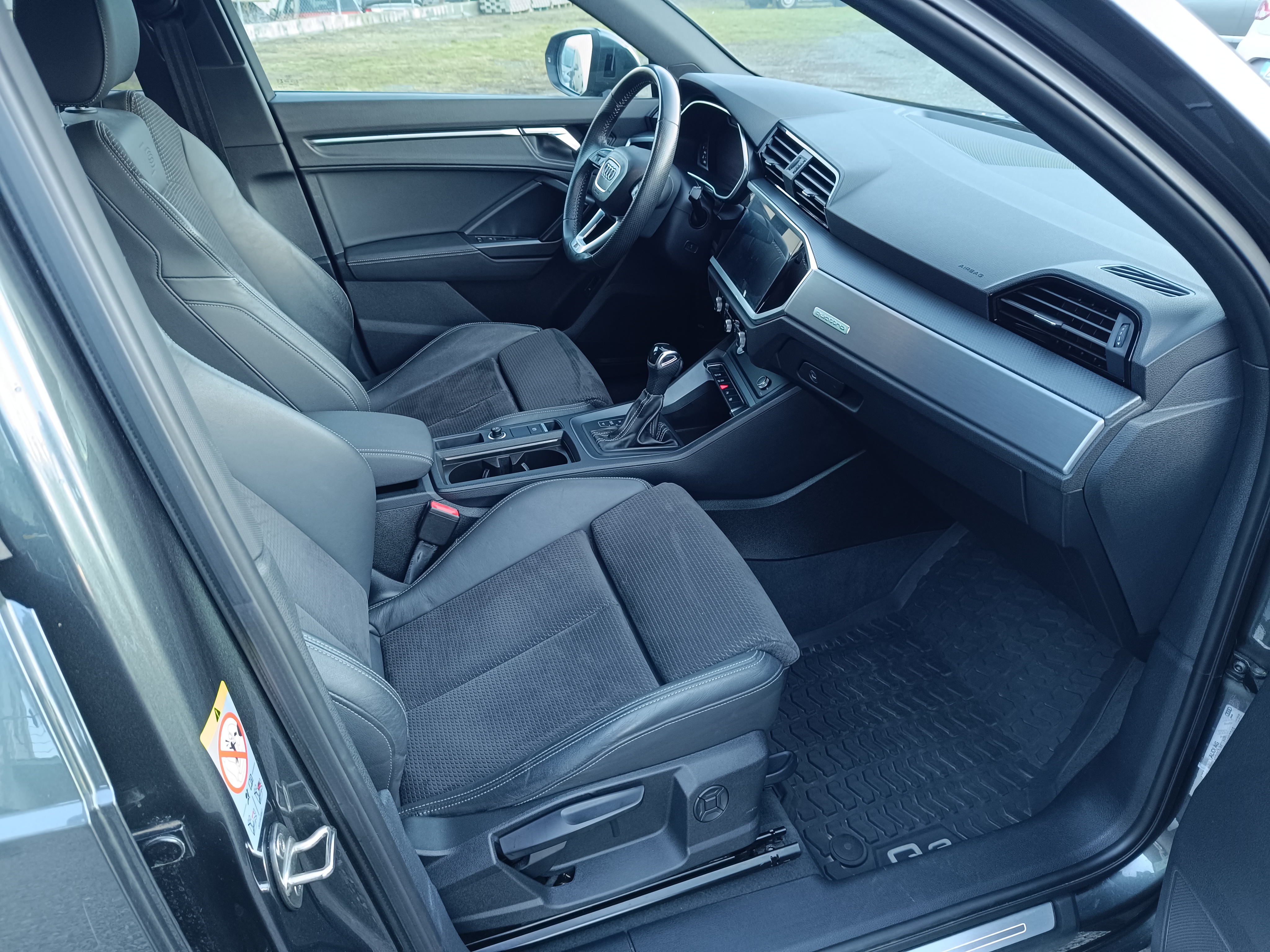 Audi Q3 40 2.0TDI 140 kW S line quattro S tronic, r.v. 8/2019