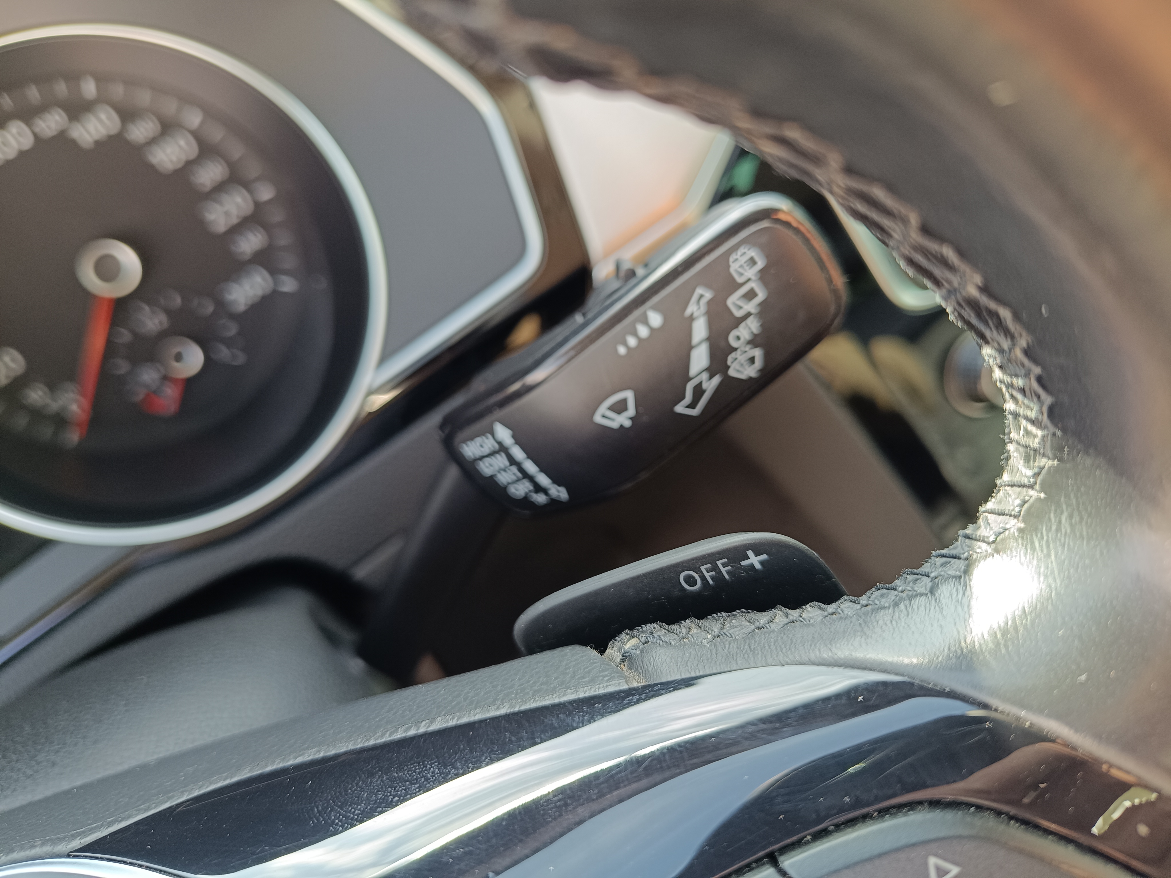 VW Passat Variant B8 2,0 TDi DSG 110 KW Highline, r.v. 2016