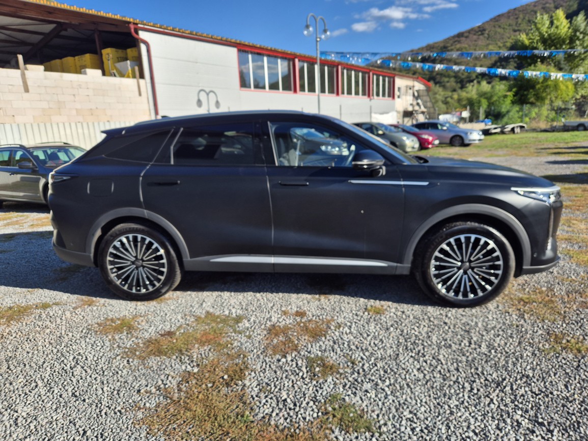 Omoda 9 SHS 9 PHEV [AWD] Premium - Obsidian Jade & Matt blac