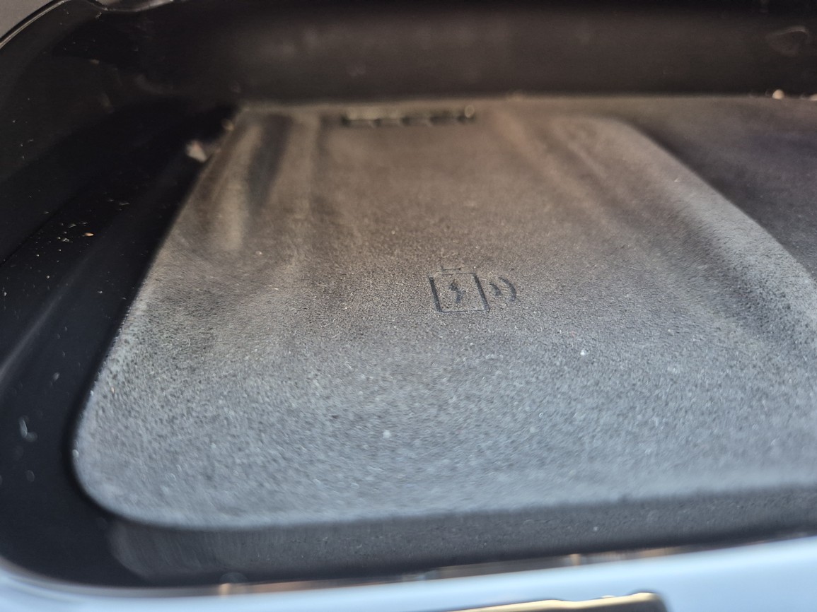 Omoda 9 SHS 9 PHEV [AWD] Premium - Obsidian Jade & Matt blac