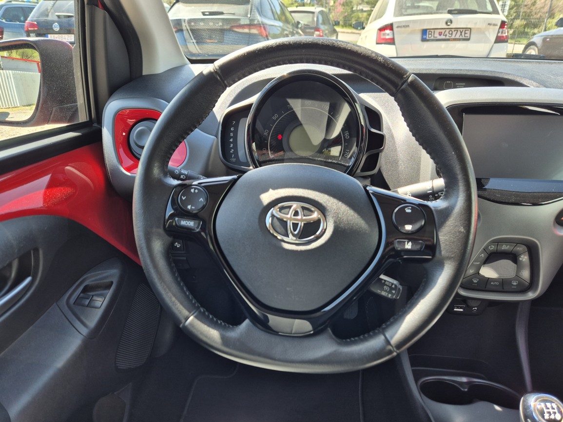 Toyota Aygo 1.0 VVTi 53 kW X Play