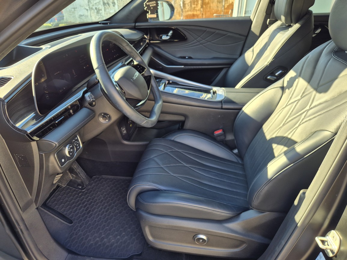 Omoda 9 SHS 9 PHEV [AWD] Premium - Obsidian Jade & Matt blac
