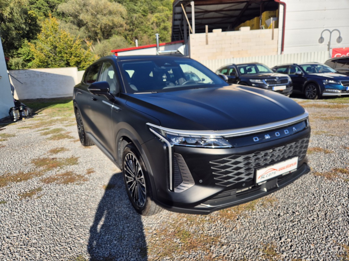 Omoda 9 SHS 9 PHEV [AWD] Premium - Obsidian Jade & Matt blac