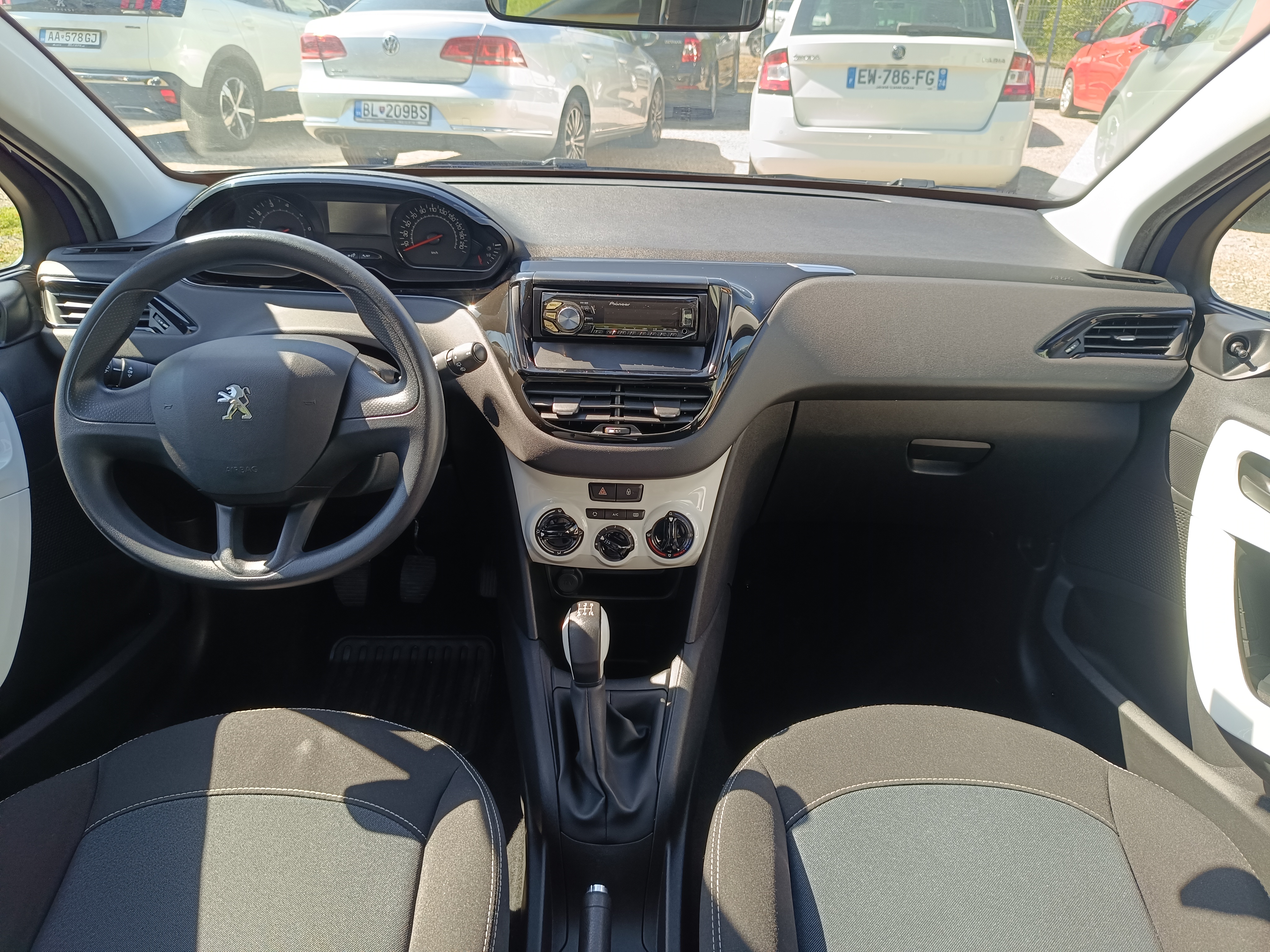 Peugeot 208 1,0i 50 kW r.v. 10/2014