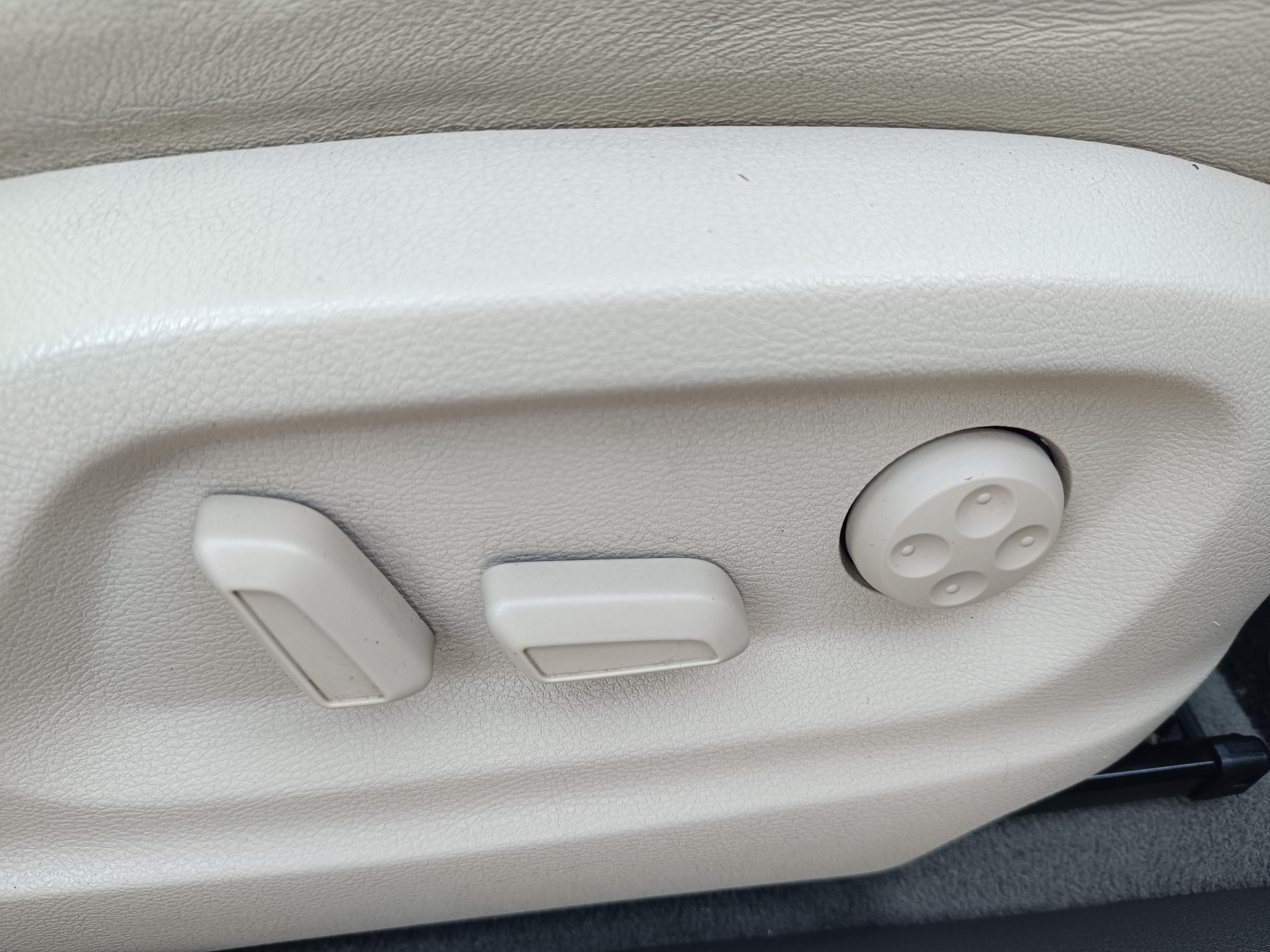 Audi Q5 3,0 TDI DSG 176 kW quattro, r.v. 6/2011 Sline paket