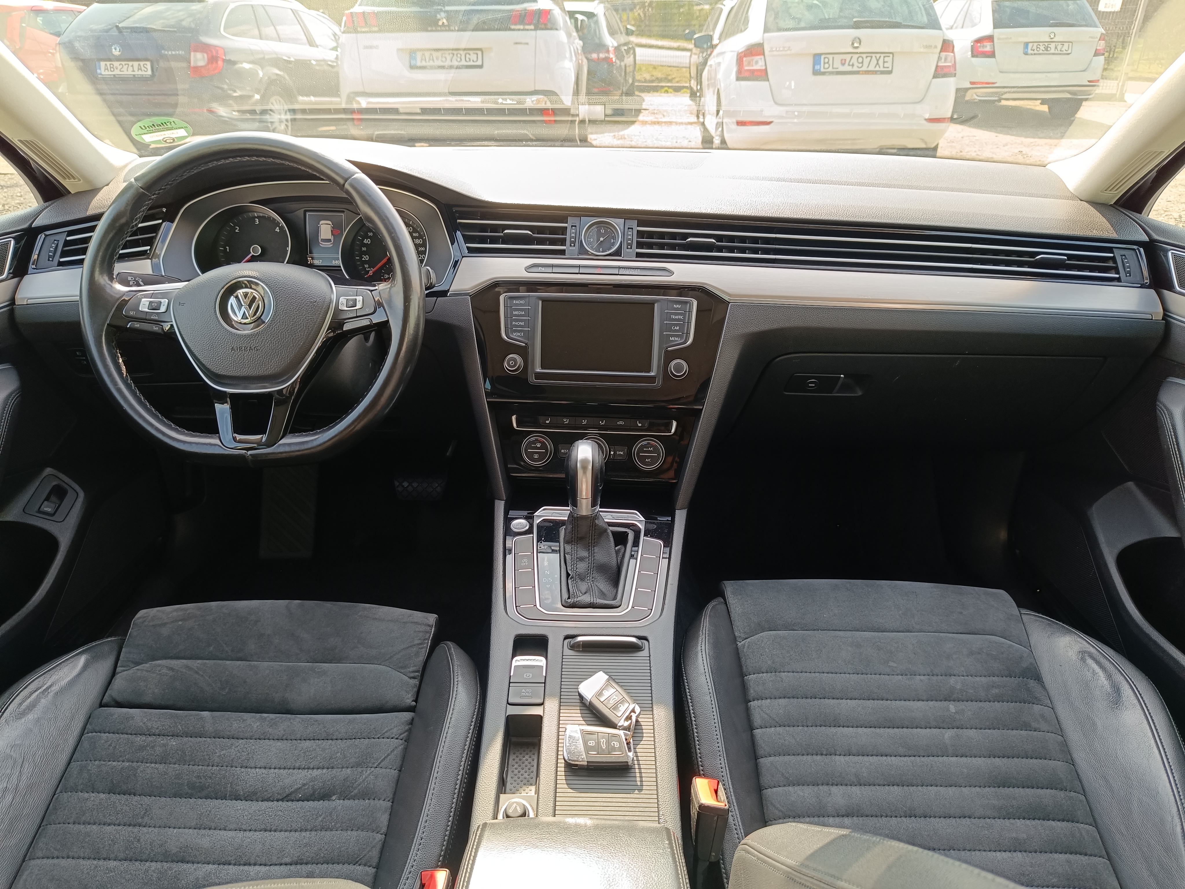 VW Passat Variant B8 2,0 TDi DSG 110 KW Highline, r.v. 2016