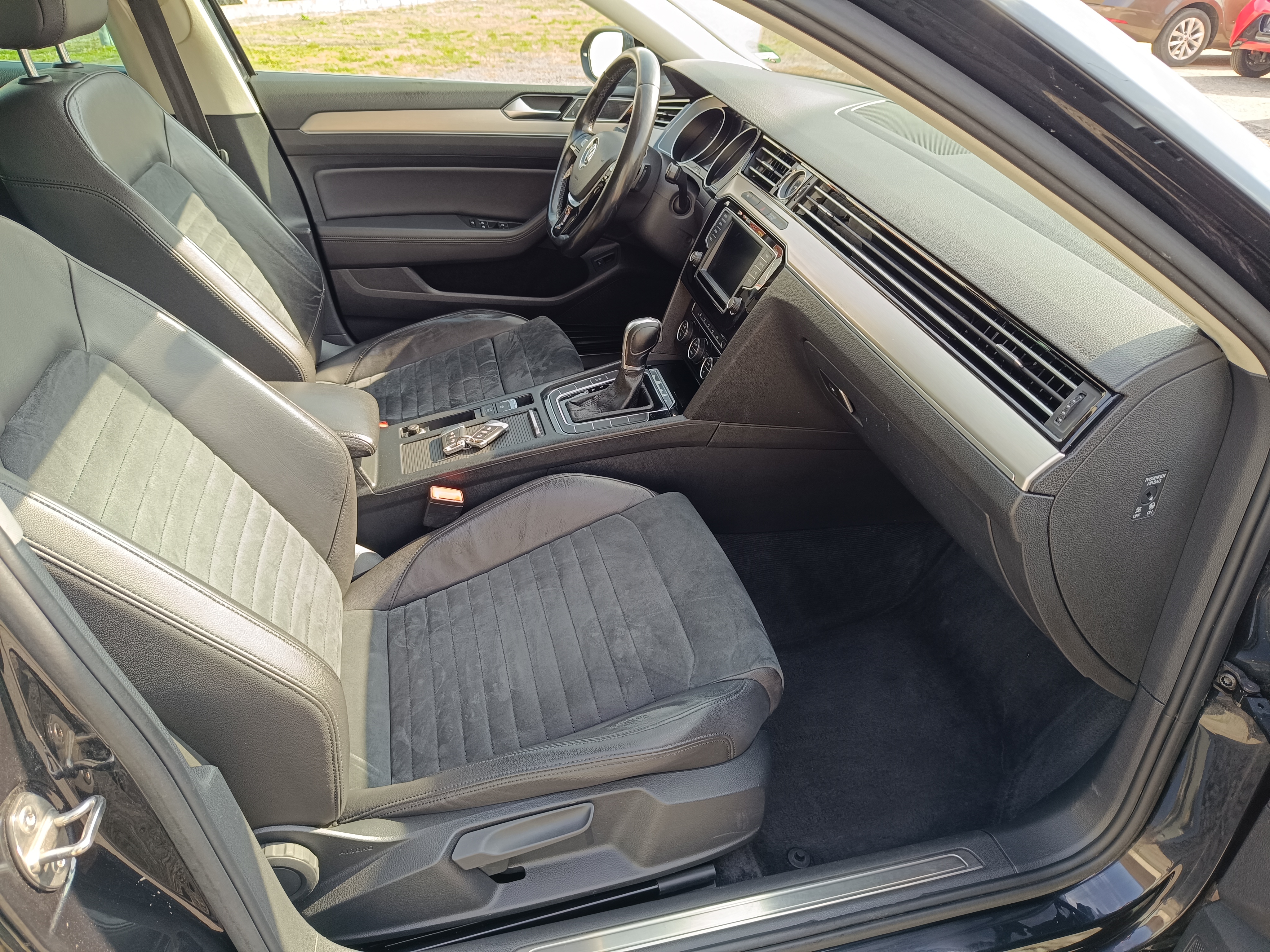 VW Passat Variant B8 2,0 TDi DSG 110 KW Highline, r.v. 2016