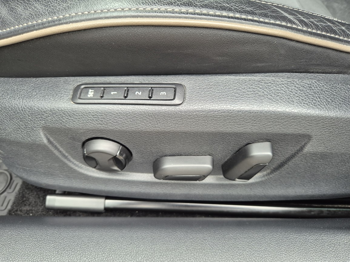 Škoda Superb Combi Scout  2.0 TDi 140 kW 4x4 DSG