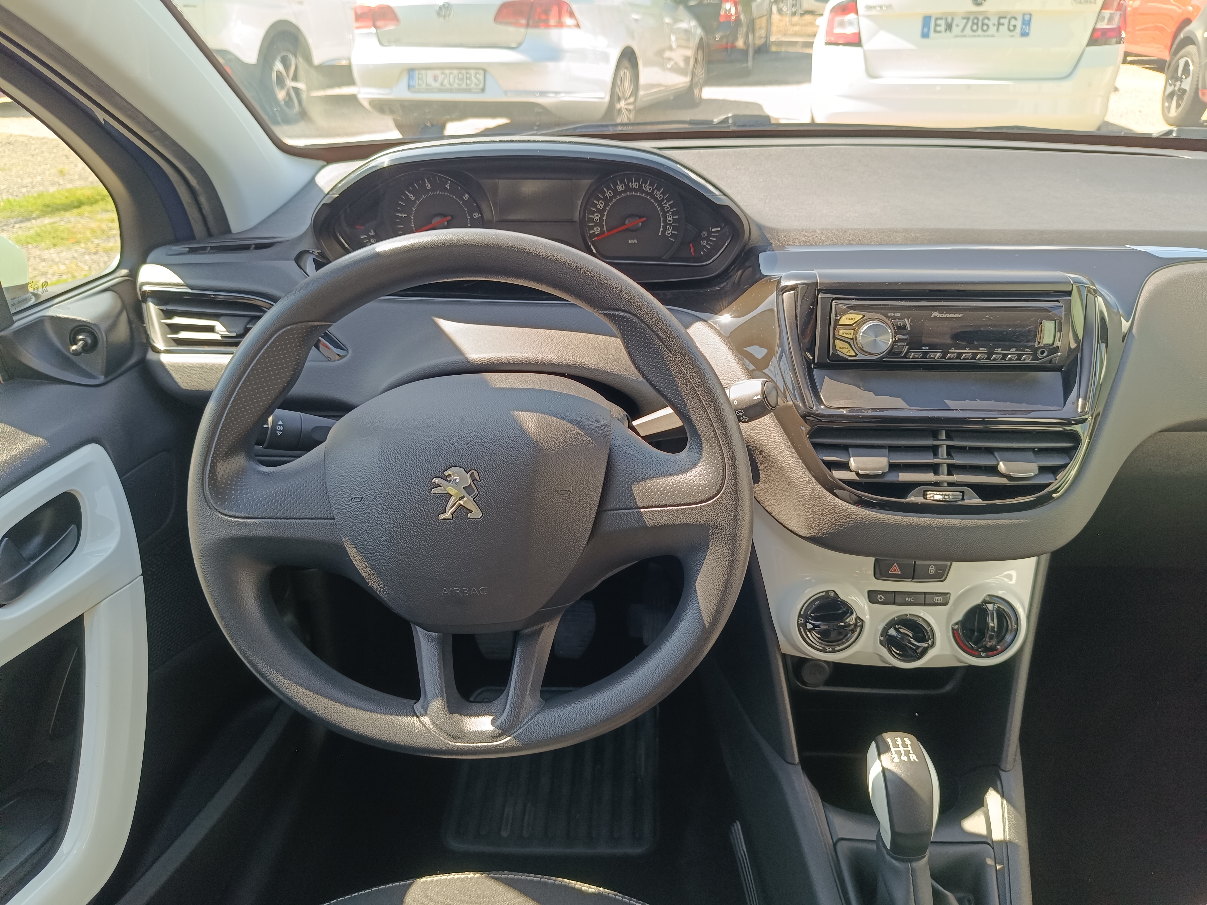Peugeot 208 1,0i 50 kW r.v. 10/2014
