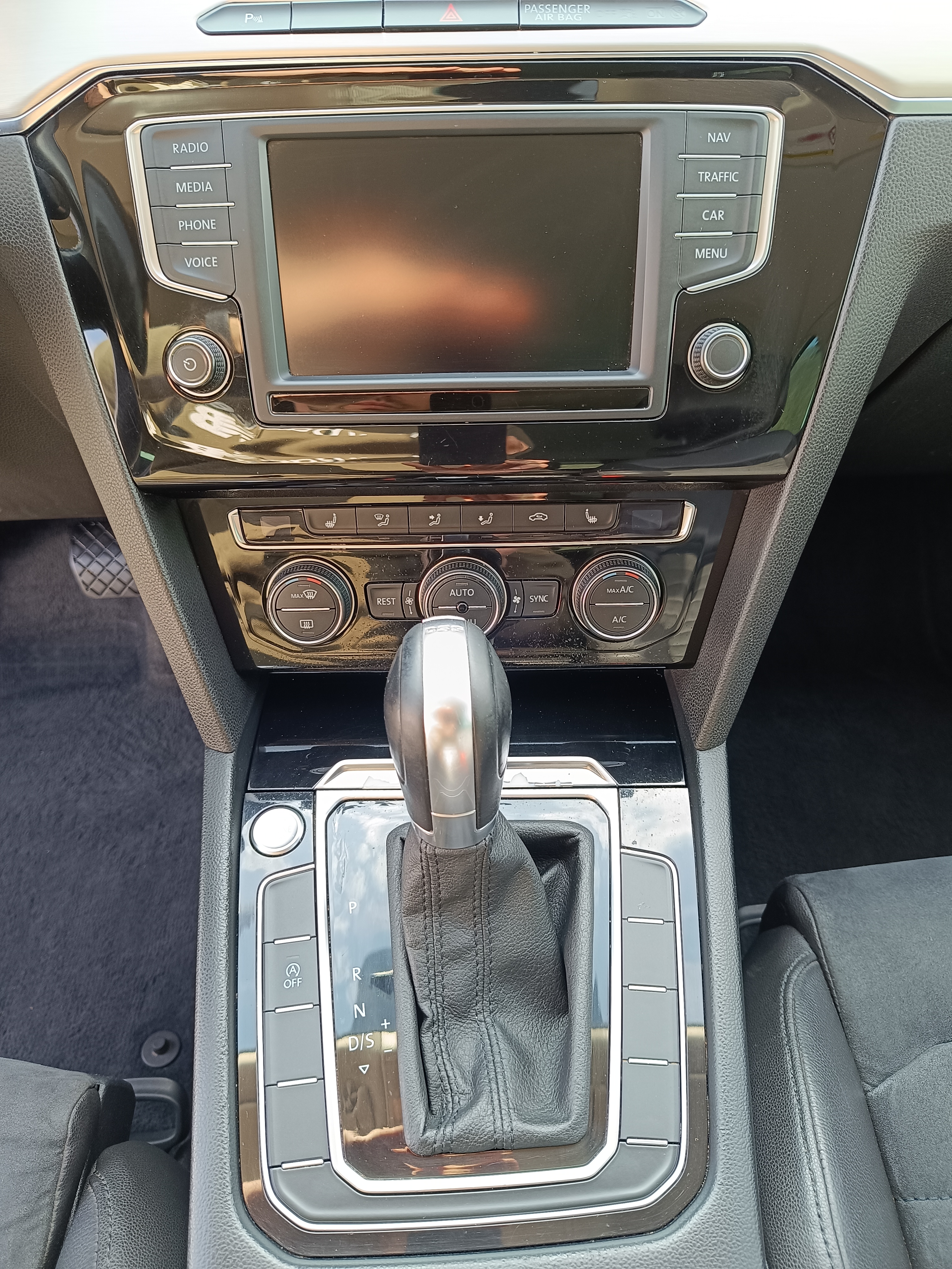 VW Passat Variant B8 2,0 TDi DSG 110 KW Highline, r.v. 2016