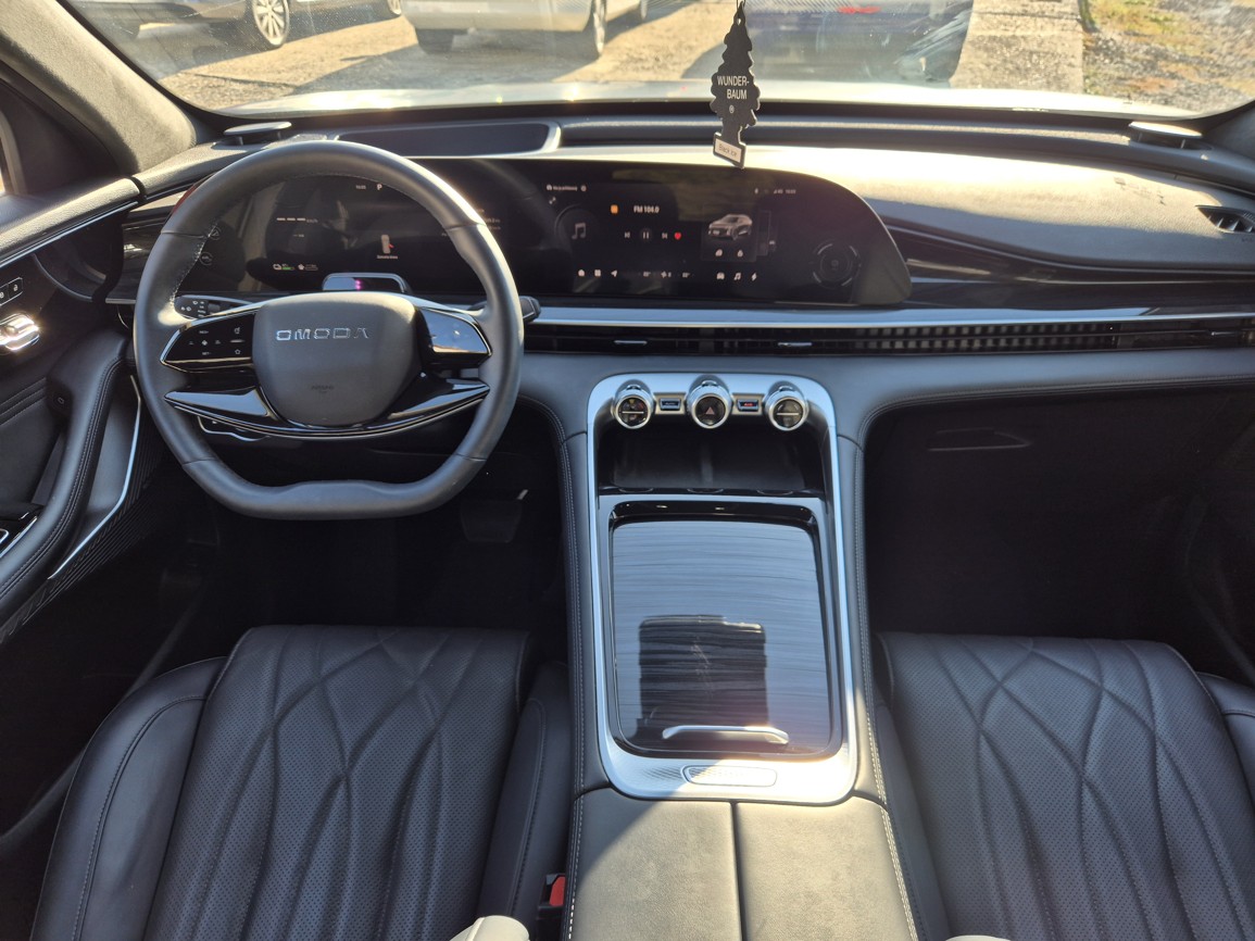 Omoda 9 SHS 9 PHEV [AWD] Premium - Obsidian Jade & Matt blac