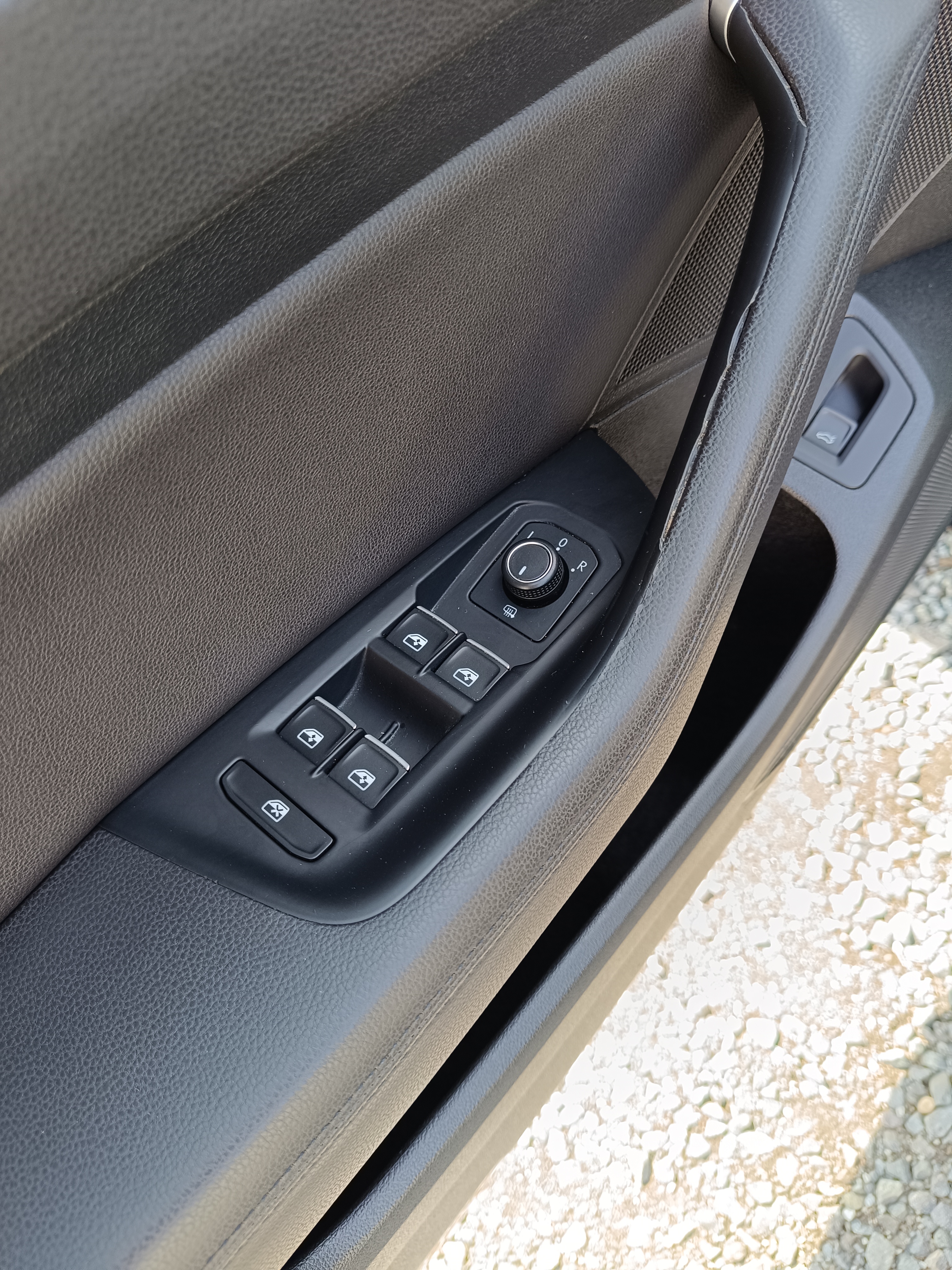 VW Passat Variant B8 2,0 TDi DSG 110 KW Highline, r.v. 2016