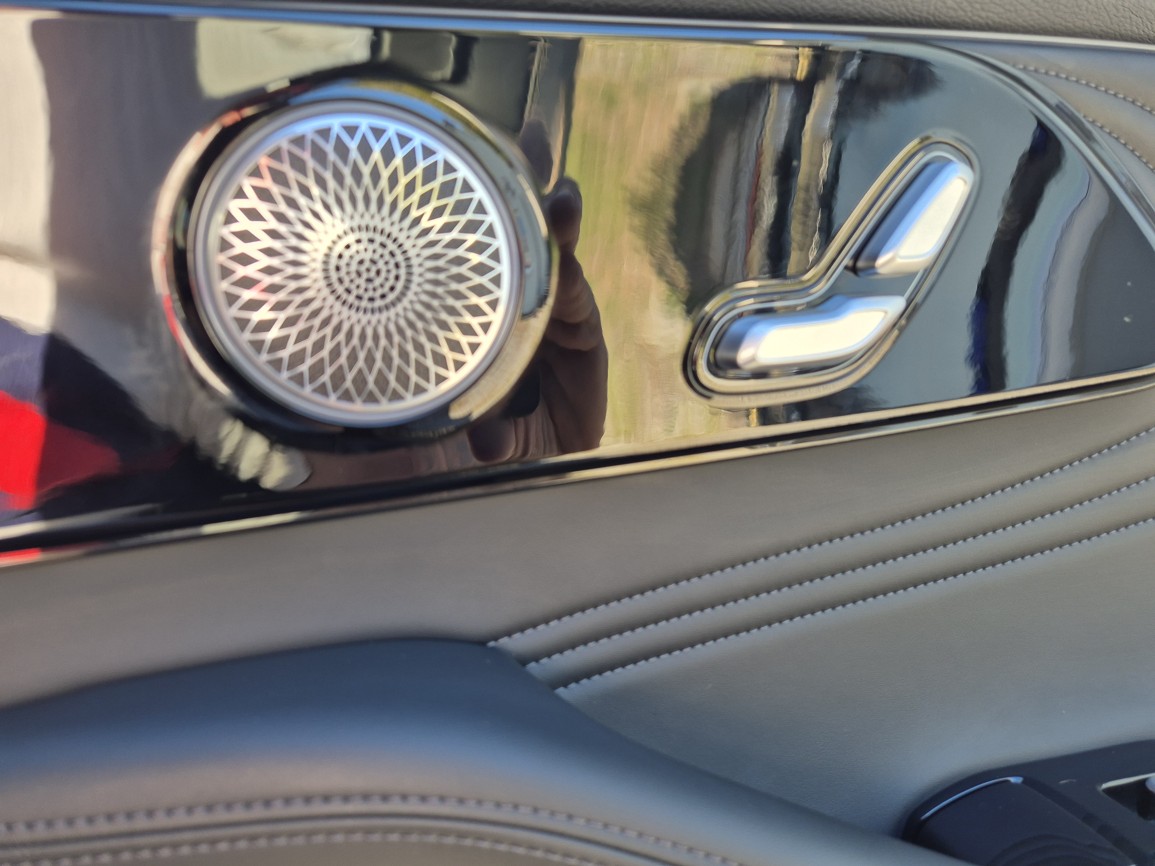 Omoda 9 SHS 9 PHEV [AWD] Premium - Obsidian Jade & Matt blac