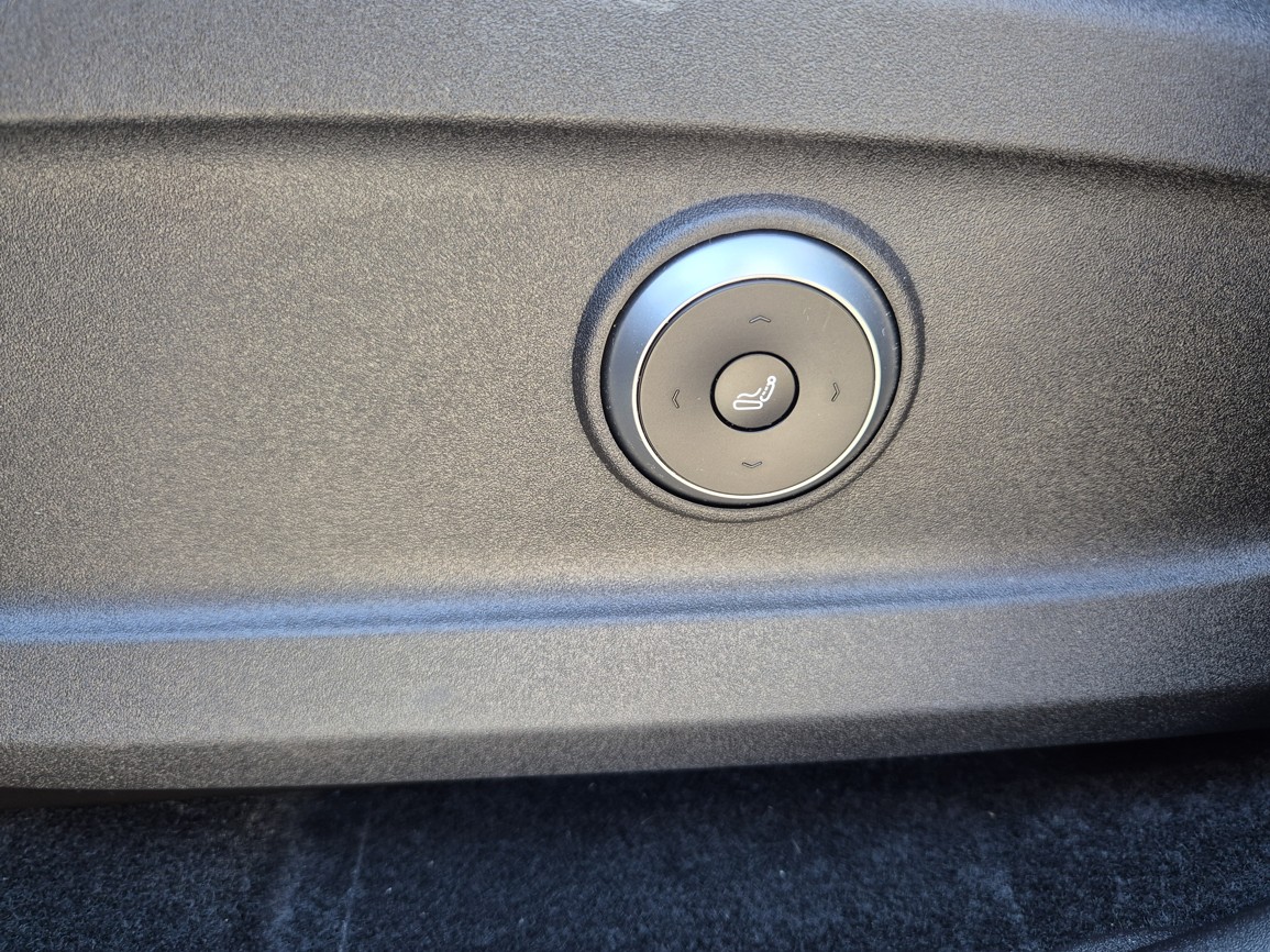 Omoda 9 SHS 9 PHEV [AWD] Premium - Obsidian Jade & Matt blac