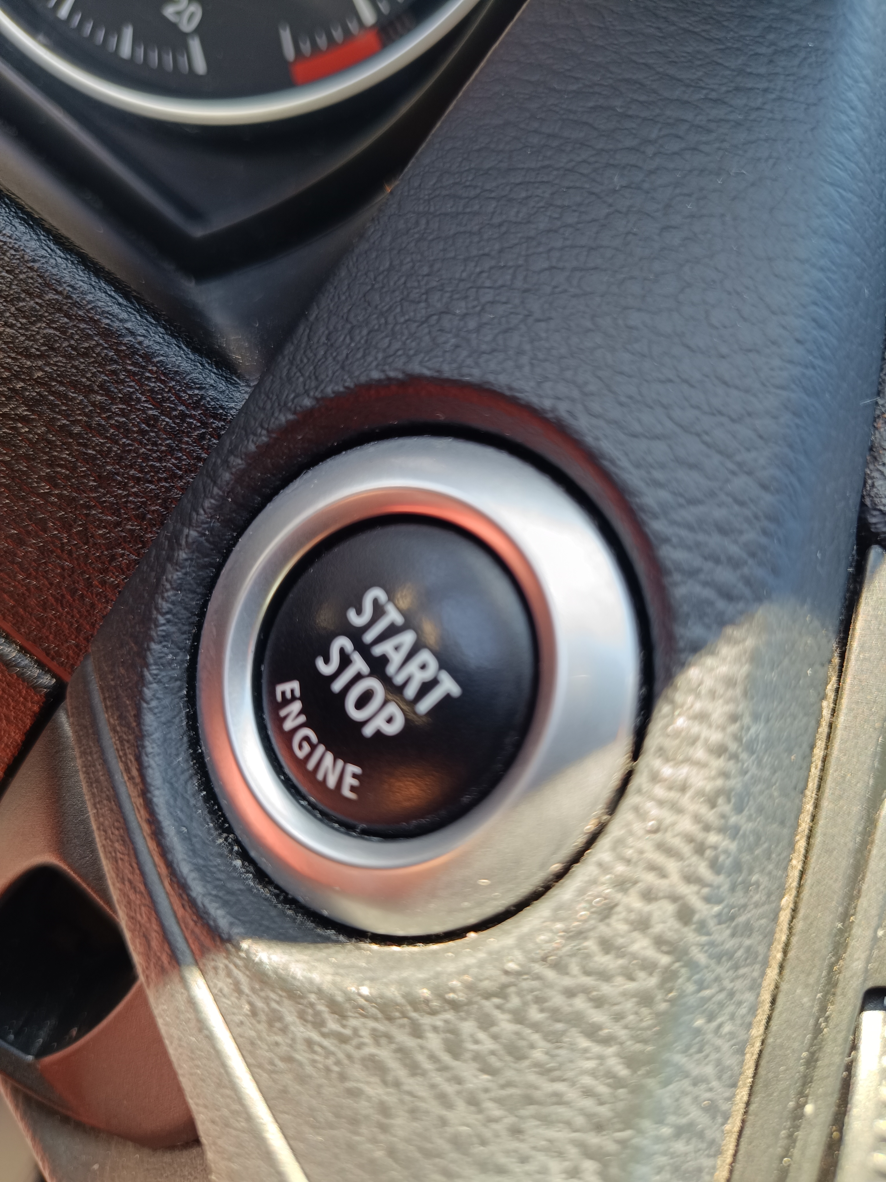 BMW X1 2,0i X Drive 180 kW, M paket r.v. 8/2013