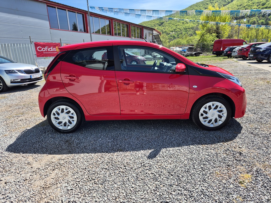 Toyota Aygo 1.0 VVTi 53 kW X Play
