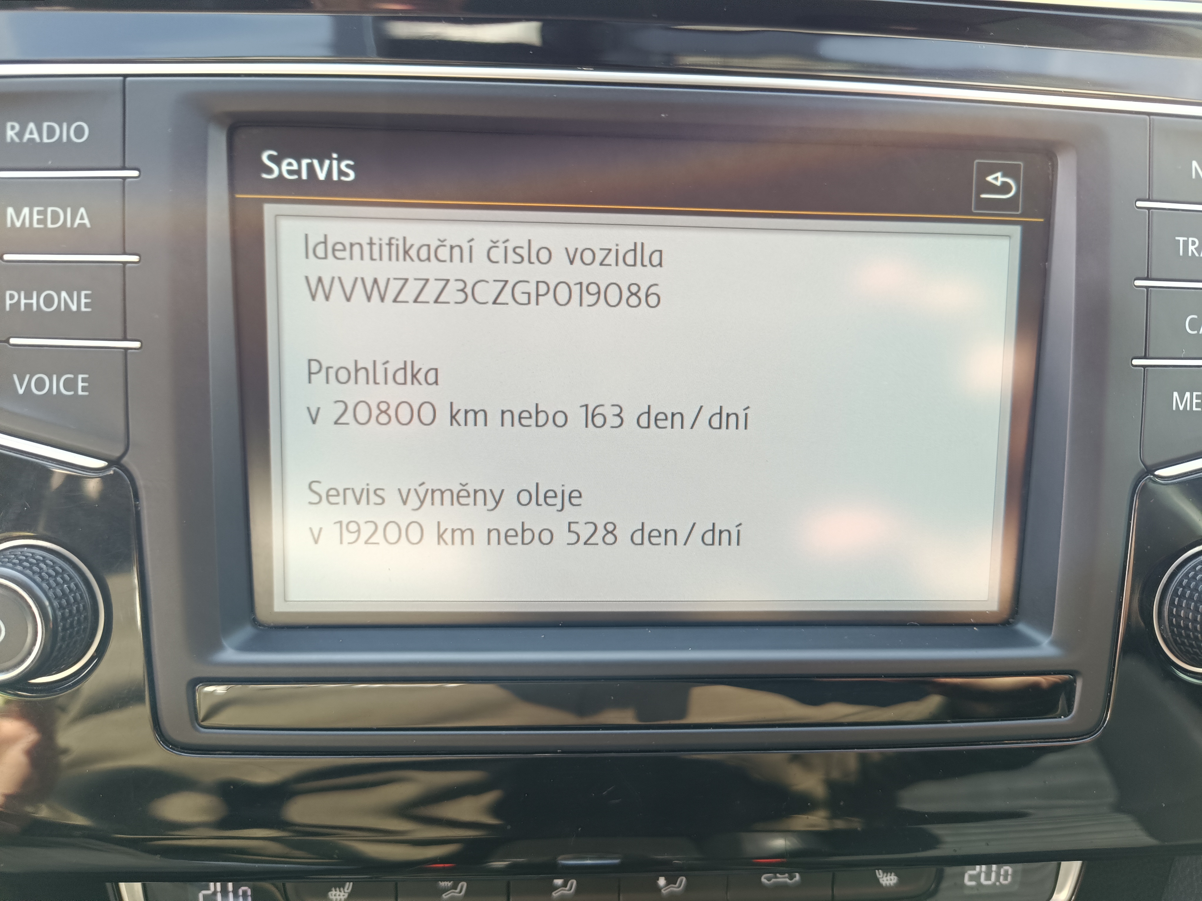 VW Passat Variant B8 2,0 TDi DSG 110 KW Highline, r.v. 2016