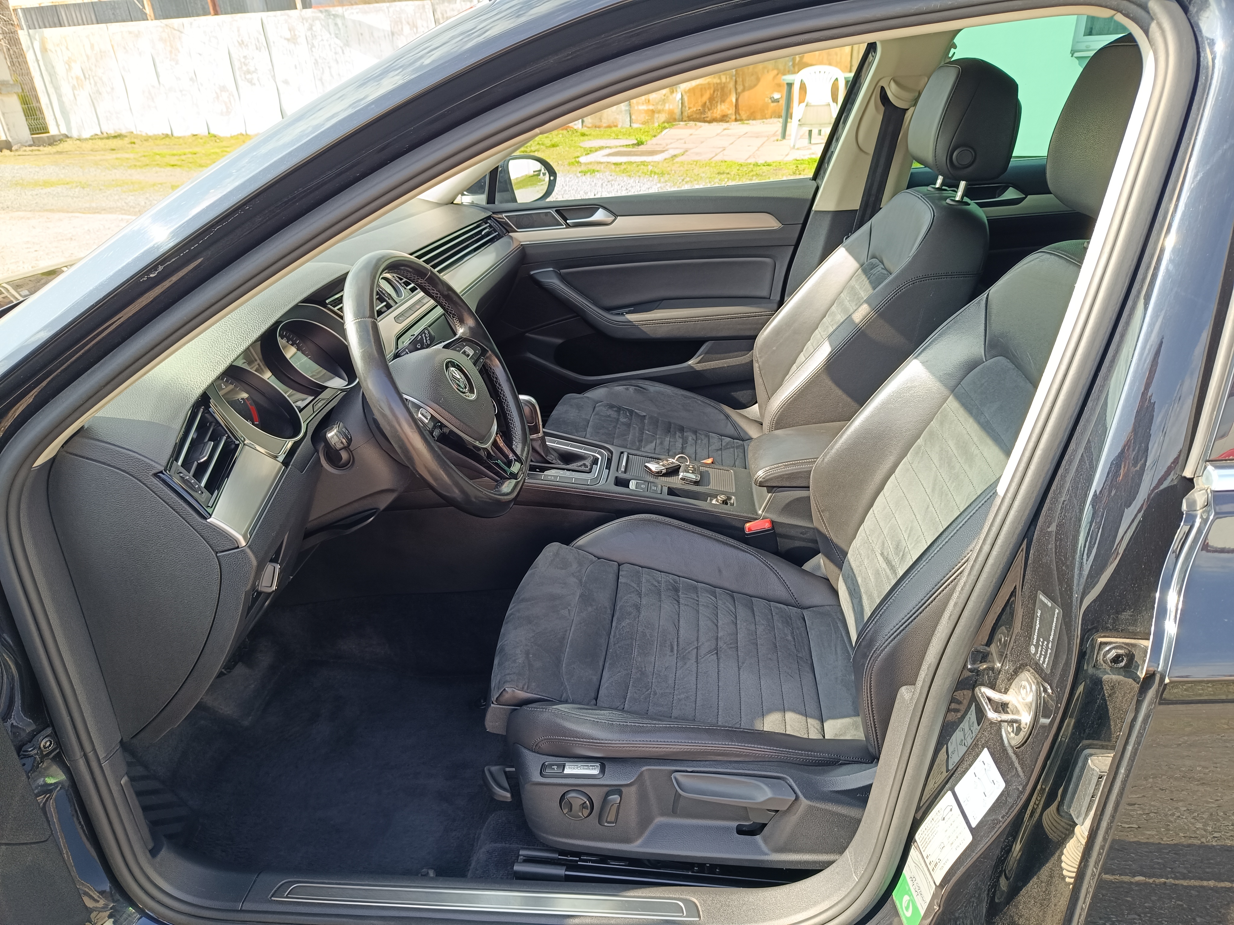 VW Passat Variant B8 2,0 TDi DSG 110 KW Highline, r.v. 2016