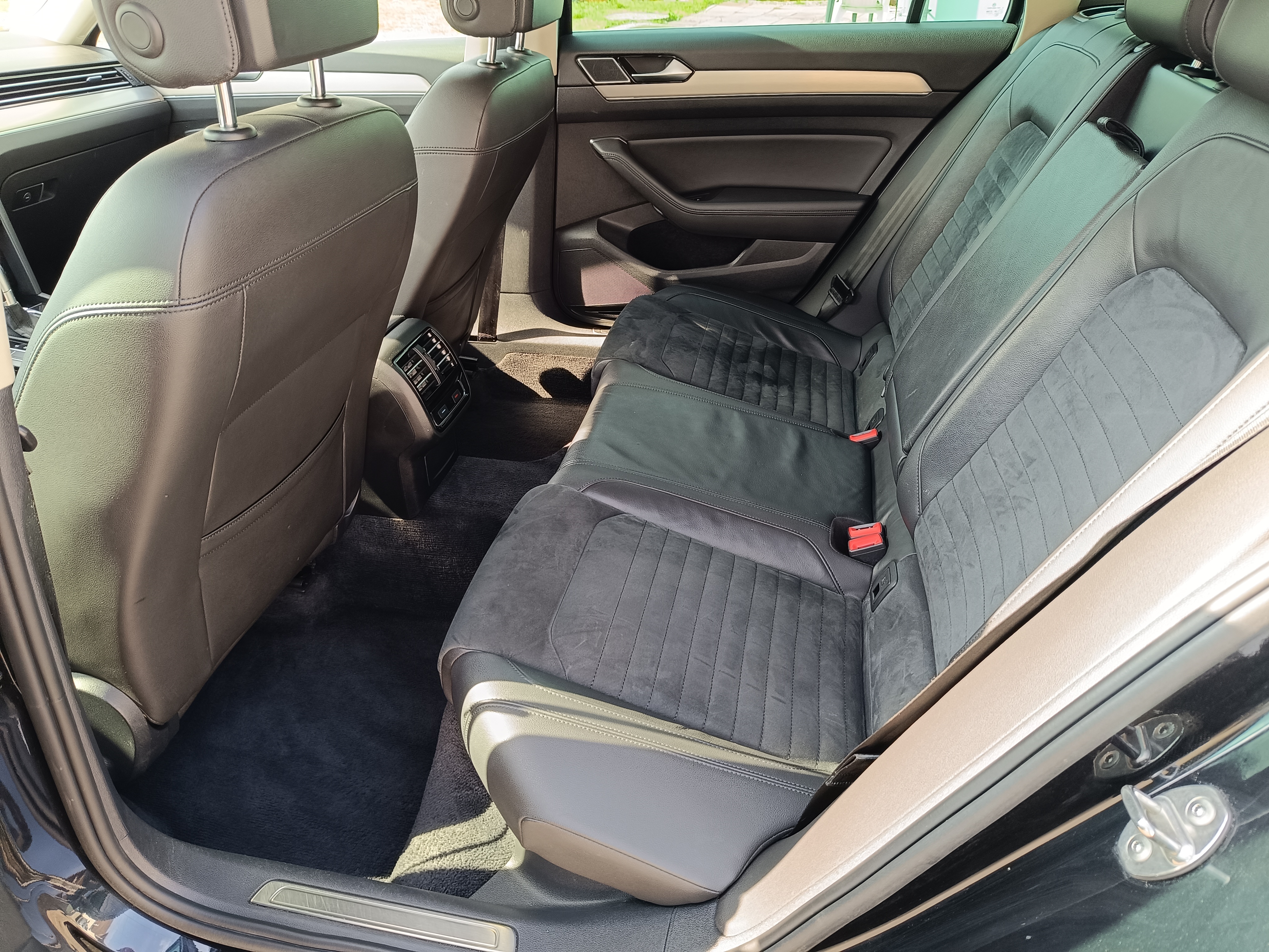 VW Passat Variant B8 2,0 TDi DSG 110 KW Highline, r.v. 2016